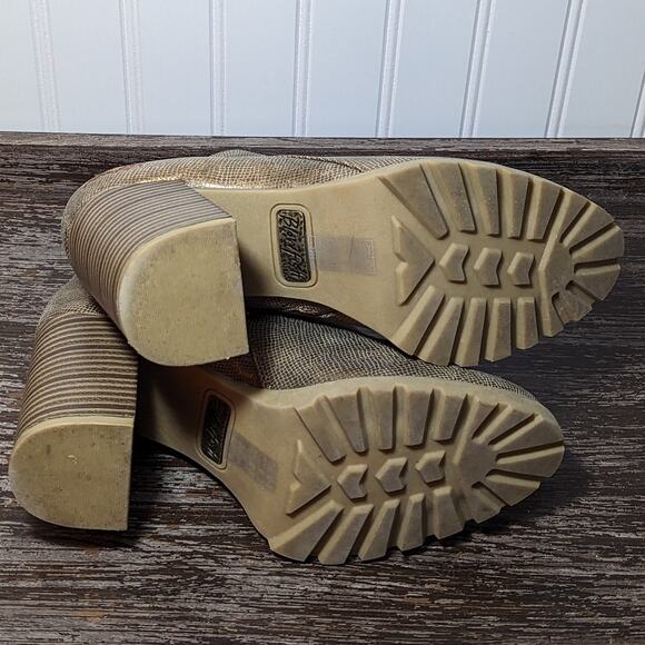 Blowfish Women's Gold Metallic Stacked Heel Side Zip Ankle Boot Size 8 - Picture 6 of 7